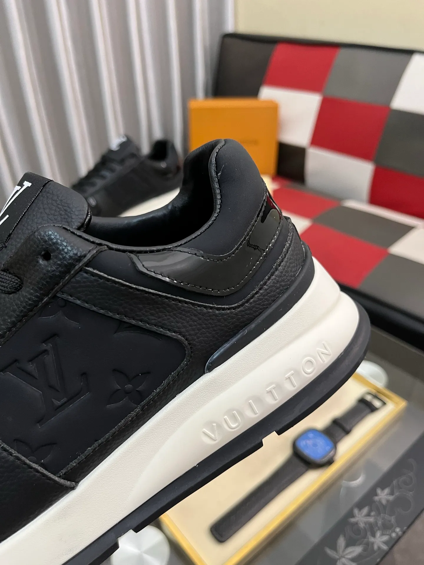 Men's shoes💰438⌚️⌚️《Louis vuitton/LV Louis Vuitton》original quality.~ Unique modern style sneakers. 🏃A must-have casual shoe for trendy men😍😍 Original brand imported from Italy, imported original leather, cowhide lining (refuses to discolor and grind feet) Sole: Original sole provided by the original factory, French lazy style design ⚠️Fit to the feet Original quality code number: 38-443️⃣Colors available
